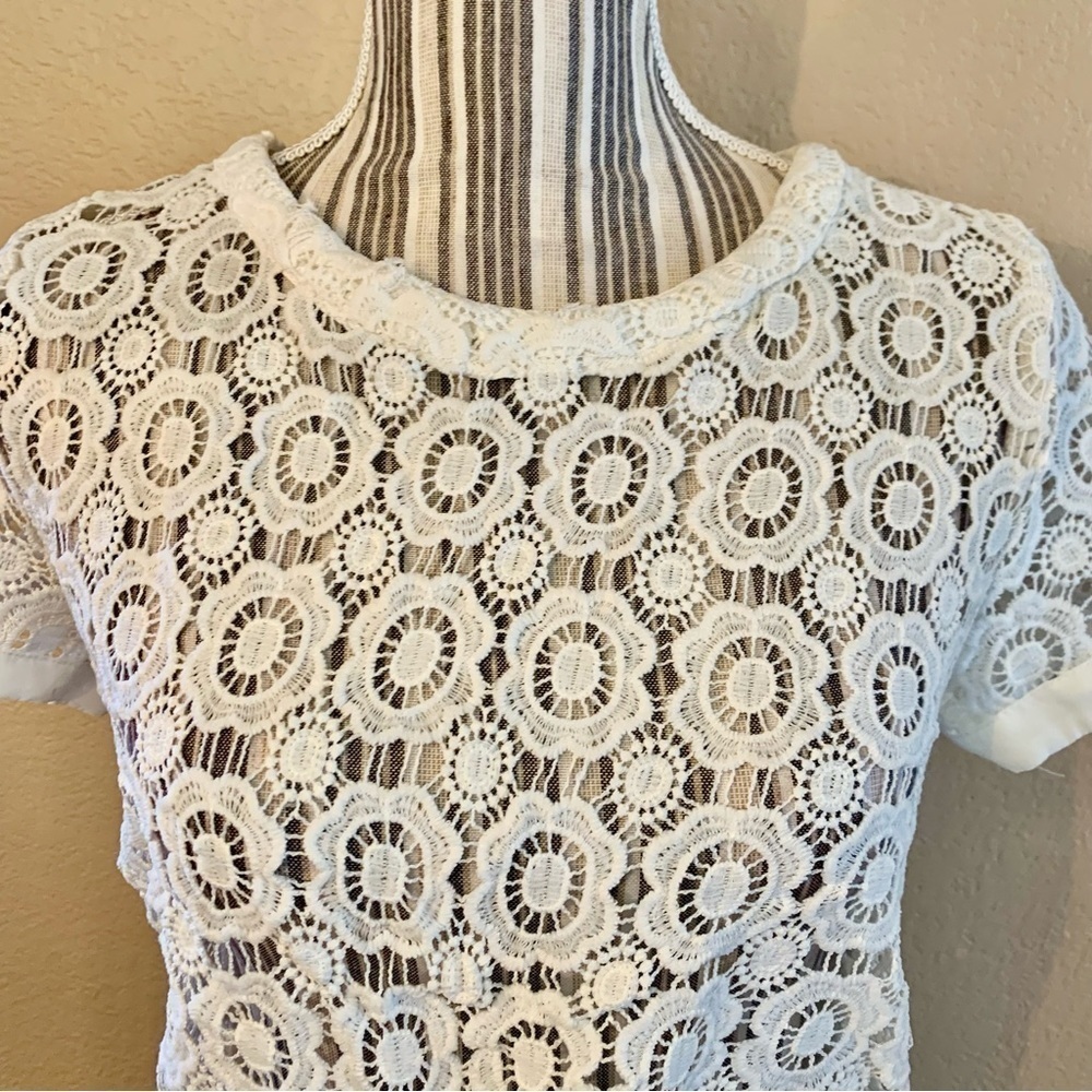 NWT L’Atiste Lace Crop Top Medium White Floral Crochet Design Lace-Up Back New - Picture 2 of 16